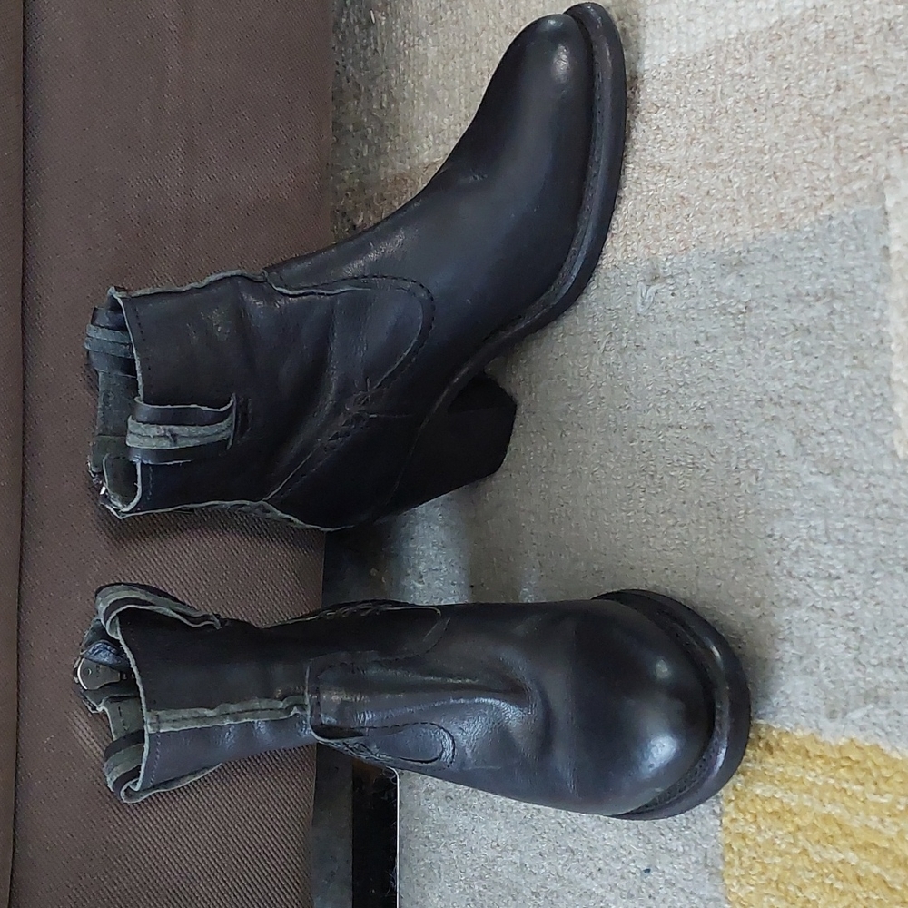 Leslie Artisan Short Frye Booties